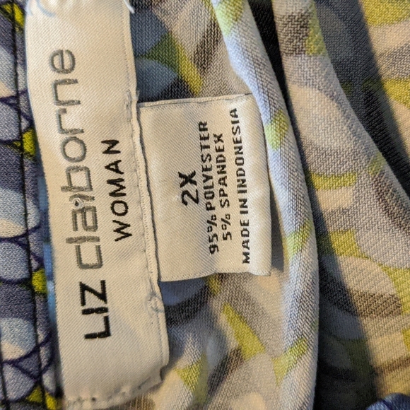 Geometric print drape neck blouse - Picture 5 of 5